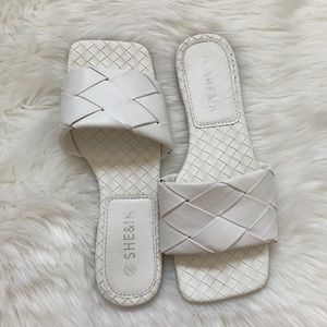 SUPER TRENDY BRAIDED LEATHER SLIDES